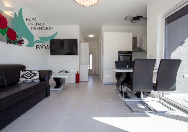 Chorvátsko - Apartmán s bazénom a dvorom na ostrove Vir