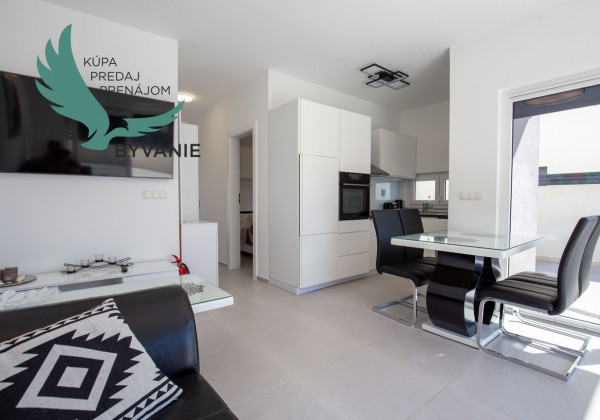 Chorvátsko - Apartmán s bazénom a dvorom na ostrove Vir