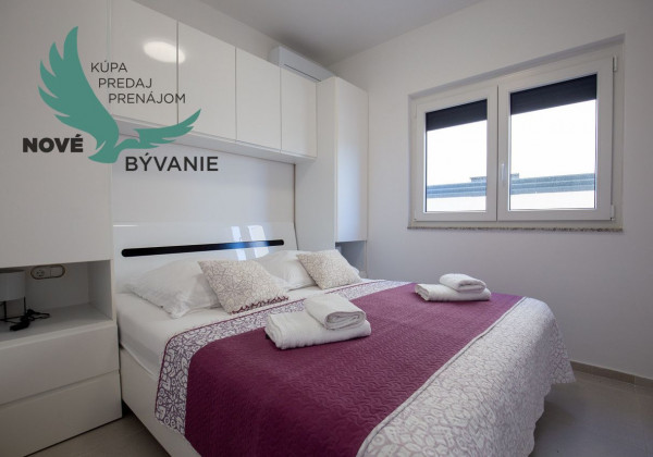 Chorvátsko - Apartmán s bazénom a dvorom na ostrove Vir