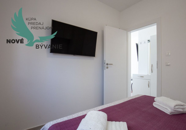 Chorvátsko - Apartmán s bazénom a dvorom na ostrove Vir