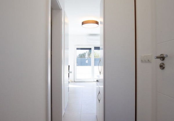 Chorvátsko - Apartmán s bazénom a dvorom na ostrove Vir