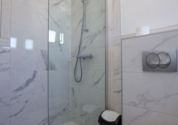 Chorvátsko - Apartmán s bazénom a dvorom na ostrove Vir