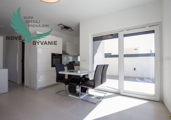 Chorvátsko - Apartmán s bazénom a dvorom na ostrove Vir