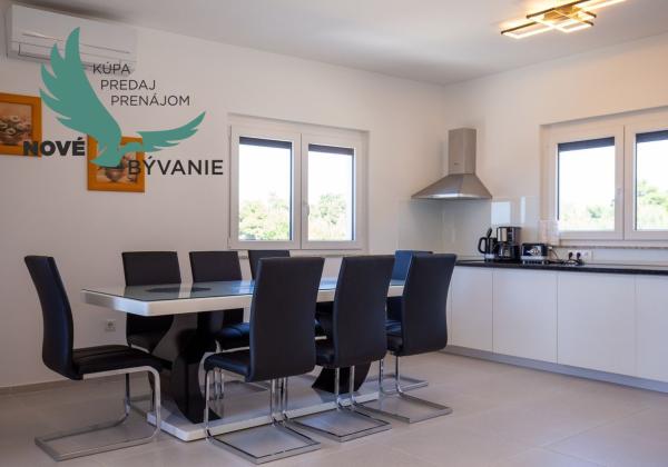 Chorvátsko - Na predaj apartmán 3x spálňa na ostrove Vir