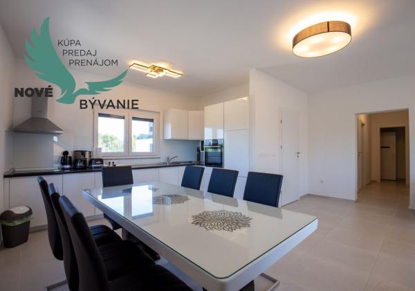 Chorvátsko - Na predaj apartmán 3x spálňa na ostrove Vir