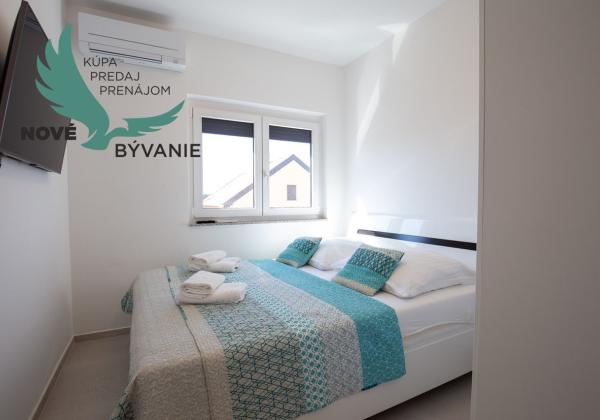 Chorvátsko - Na predaj apartmán 3x spálňa na ostrove Vir