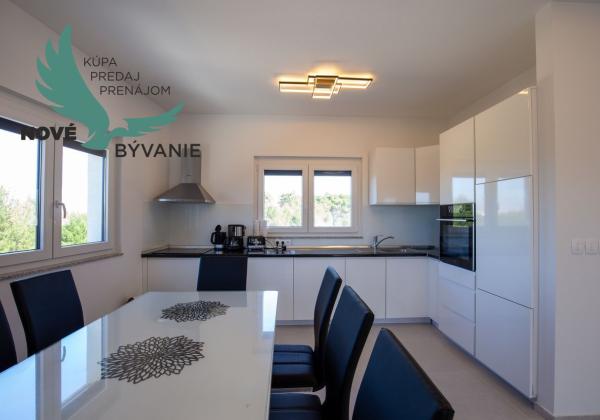 Chorvátsko - Na predaj apartmán 3x spálňa na ostrove Vir