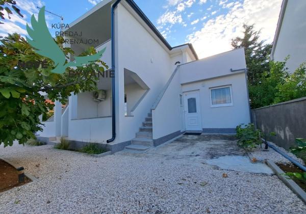 Exkluzívne dom 3x apartmán len 300m od mora v Chorvátsku