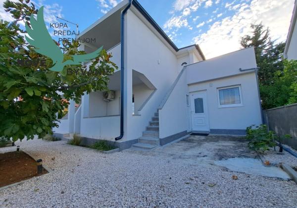 Exkluzívne dom 3x apartmán len 300m od mora v Chorvátsku