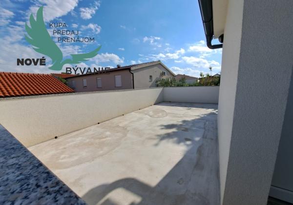 Exkluzívne dom 3x apartmán len 300m od mora v Chorvátsku