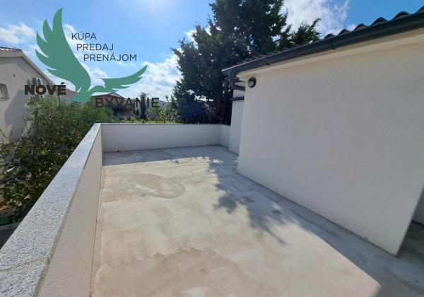 Exkluzívne dom 3x apartmán len 300m od mora v Chorvátsku