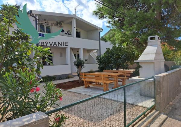 Exkluzívne dom 3x apartmán len 300m od mora v Chorvátsku