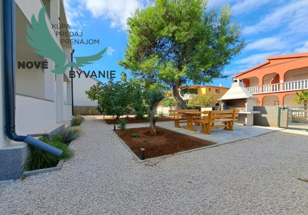 Exkluzívne dom 3x apartmán len 300m od mora v Chorvátsku