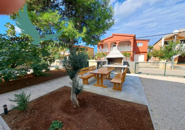 Exkluzívne dom 3x apartmán len 300m od mora v Chorvátsku