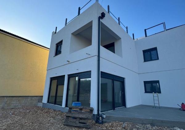 Chorvátsko - Novostavba apartmánu so strešnou terasou za top cenu
