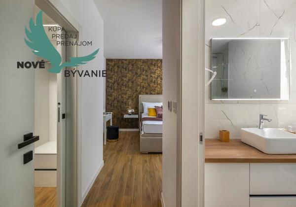 Exkluzívne na predaj vila s bazénom v Chorvátsku na lukratívnom mieste v Zatone