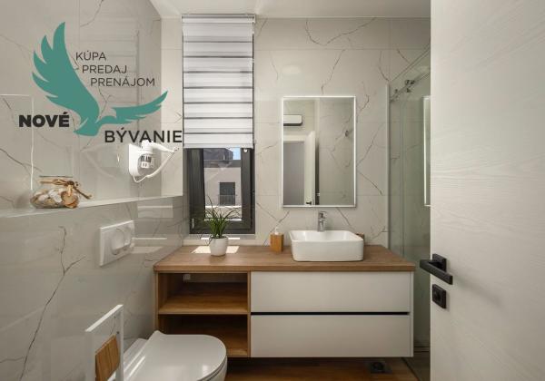 Exkluzívne na predaj vila s bazénom v Chorvátsku na lukratívnom mieste v Zatone