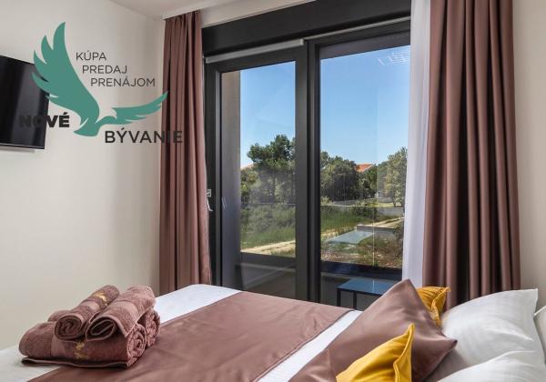 Exkluzívne na predaj vila s bazénom v Chorvátsku na lukratívnom mieste v Zatone