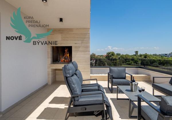 Exkluzívne na predaj vila s bazénom v Chorvátsku na lukratívnom mieste v Zatone