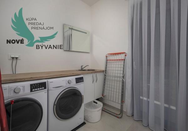 Exkluzívne na predaj vila s bazénom v Chorvátsku na lukratívnom mieste v Zatone