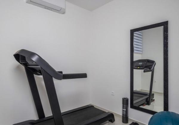 Exkluzívne na predaj vila s bazénom v Chorvátsku na lukratívnom mieste v Zatone