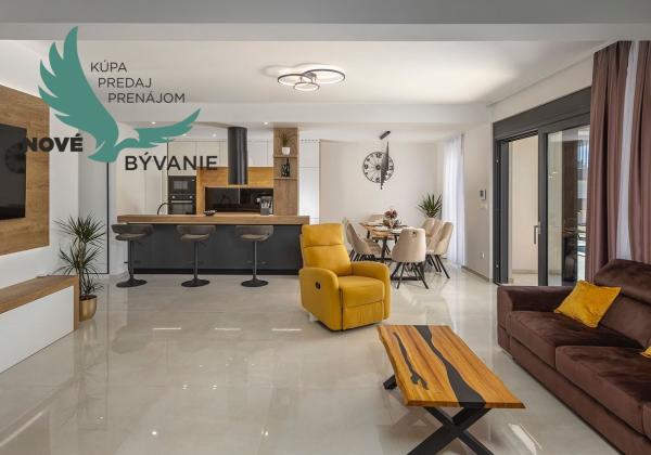 Exkluzívne na predaj vila s bazénom v Chorvátsku na lukratívnom mieste v Zatone