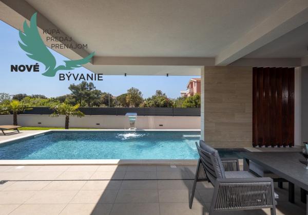 Exkluzívne na predaj vila s bazénom v Chorvátsku na lukratívnom mieste v Zatone