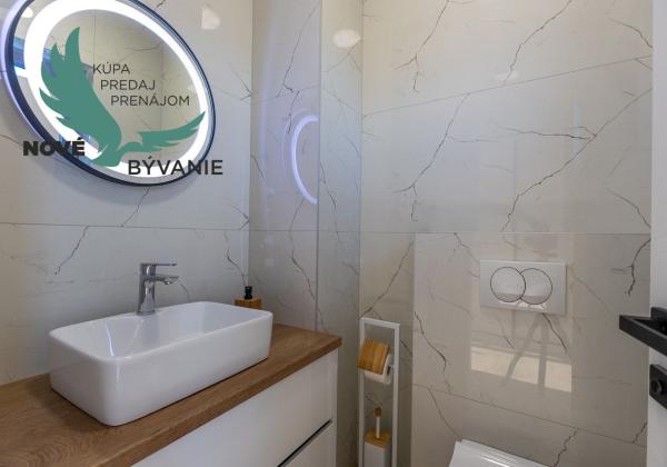 Exkluzívne na predaj vila s bazénom v Chorvátsku na lukratívnom mieste v Zatone