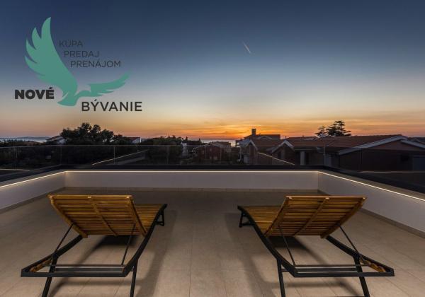 Exkluzívne na predaj vila s bazénom v Chorvátsku na lukratívnom mieste v Zatone