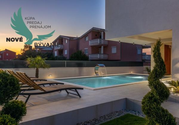 Exkluzívne na predaj vila s bazénom v Chorvátsku na lukratívnom mieste v Zatone