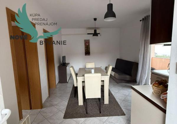 Chorvátsko - Apartmán s dvorom 300m od mora na ostrove Vir