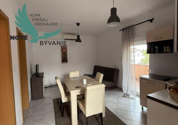 Chorvátsko - Apartmán s dvorom 300m od mora na ostrove Vir