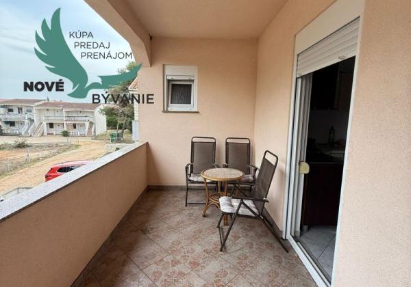 Chorvátsko - Apartmán s dvorom 300m od mora na ostrove Vir