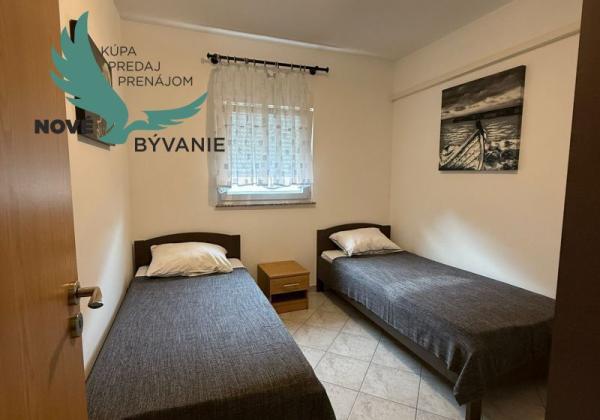 Chorvátsko - Apartmán s dvorom 300m od mora na ostrove Vir