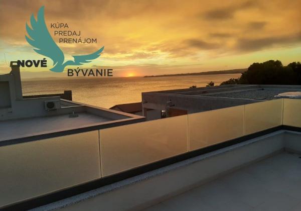 Apartmán so strešnou terasou  len 30m od mora v Chorvátsku