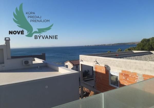 Apartmán so strešnou terasou  len 30m od mora v Chorvátsku