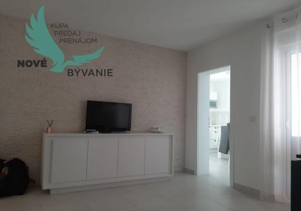 Apartmán so strešnou terasou  len 30m od mora v Chorvátsku