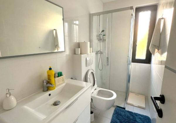 Luxusná novostavba vila s bazénom blízko mora a výhľadom na more v Chorvátsku na ostrove