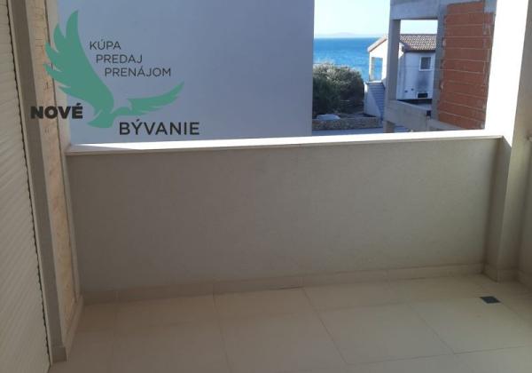 Apartmán so strešnou terasou  len 30m od mora v Chorvátsku