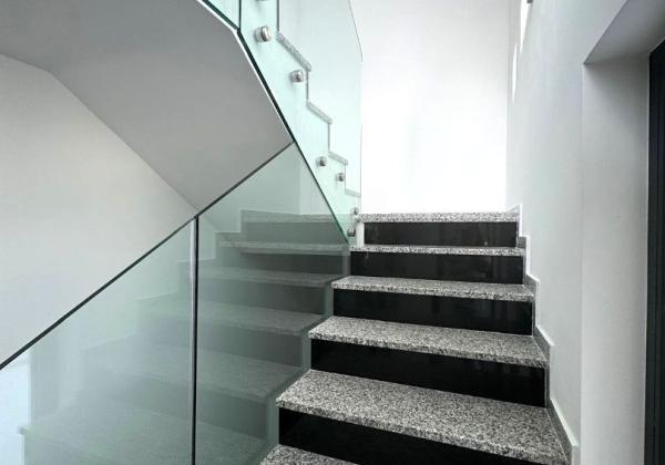 Luxusná novostavba vila s bazénom blízko mora a výhľadom na more v Chorvátsku na ostrove