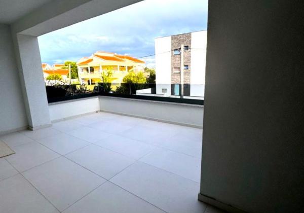 Luxusná novostavba vila s bazénom blízko mora a výhľadom na more v Chorvátsku na ostrove