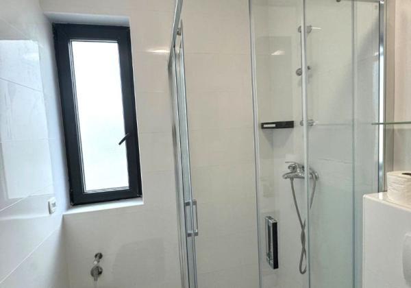 Luxusná novostavba vila s bazénom blízko mora a výhľadom na more v Chorvátsku na ostrove