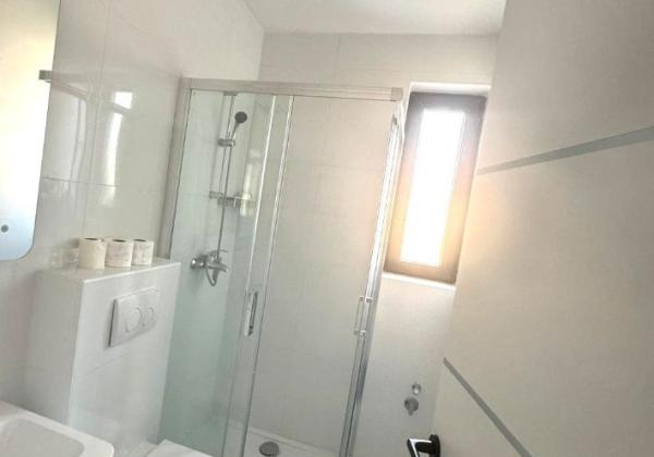 Luxusná novostavba vila s bazénom blízko mora a výhľadom na more v Chorvátsku na ostrove