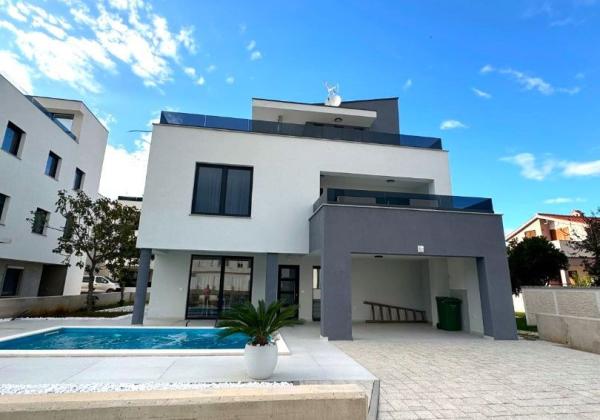 Luxusná novostavba vila s bazénom blízko mora a výhľadom na more v Chorvátsku na ostrove