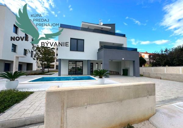 Luxusná novostavba vila s bazénom blízko mora a výhľadom na more v Chorvátsku na ostrove