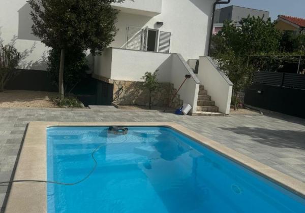 Dom s bazénom a garážou len 70m od mora v Chorvátsku na ostrove Vir - Prezida