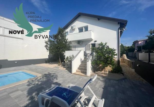 Dom s bazénom a garážou len 70m od mora v Chorvátsku na ostrove Vir - Prezida