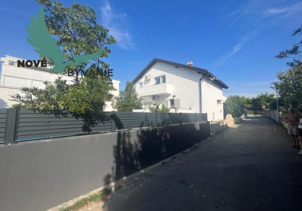 Dom s bazénom a garážou len 70m od mora v Chorvátsku na ostrove Vir - Prezida