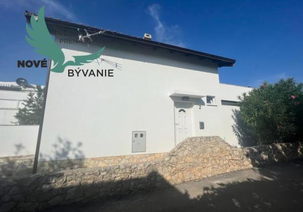 Dom s bazénom a garážou len 70m od mora v Chorvátsku na ostrove Vir - Prezida