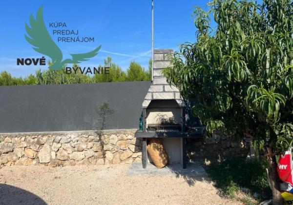 Dom s bazénom a garážou len 70m od mora v Chorvátsku na ostrove Vir - Prezida